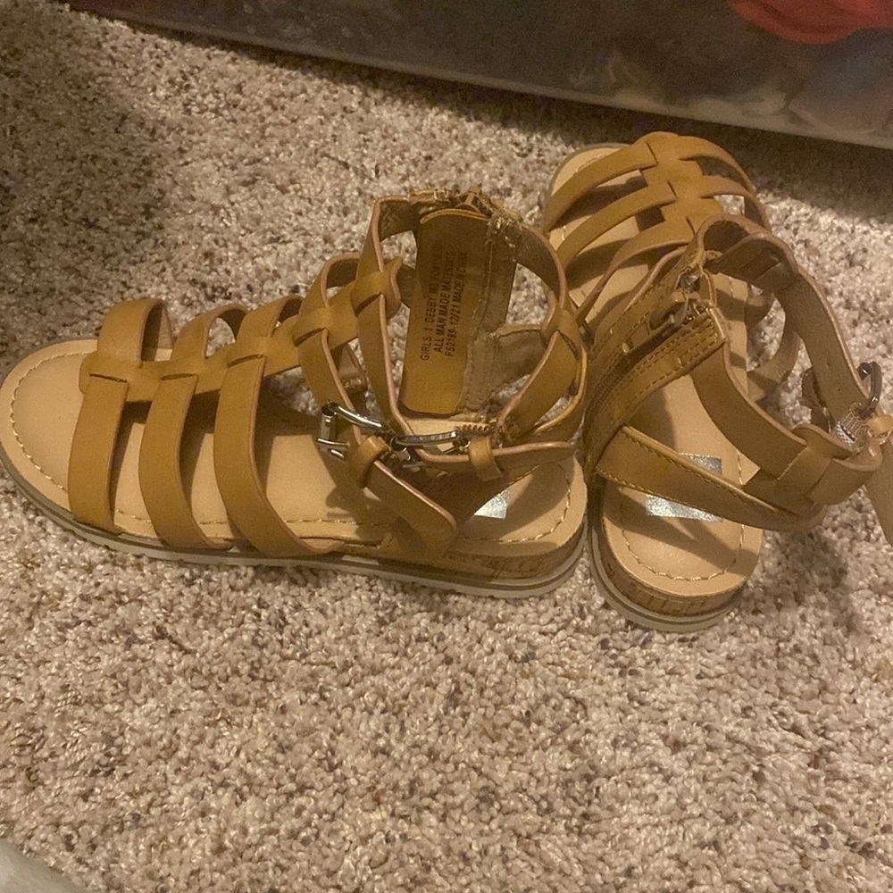 Girl sandals Used in great condition Dolce Vita - Picture 2 of 3
